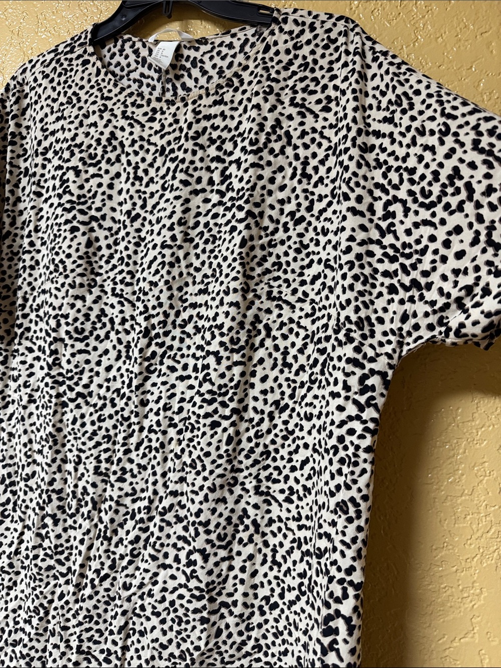H&M Black and White Spotted Short Sleeve Tee - Picture 2 of 3